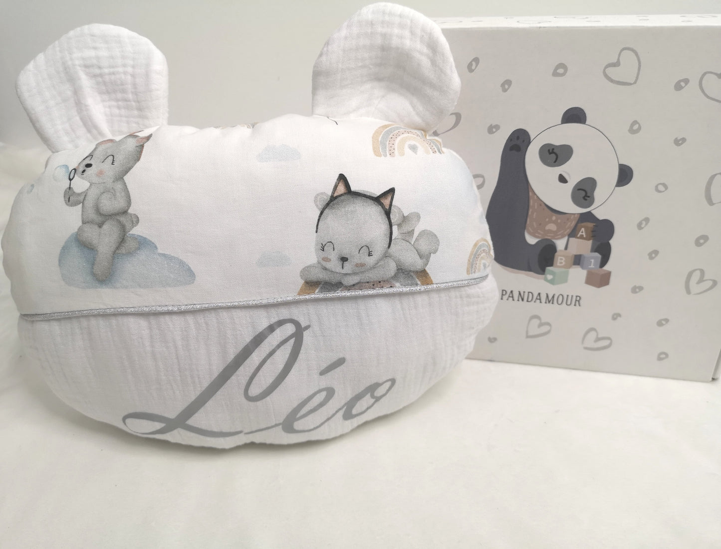 Coussin forme panda motif ours